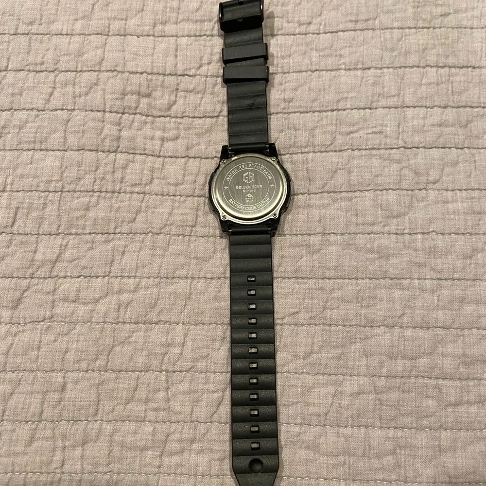 GOLDEN HOUR Ultra-Thin Digital Sports Watch